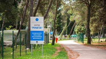 Entrance, camp Pineta